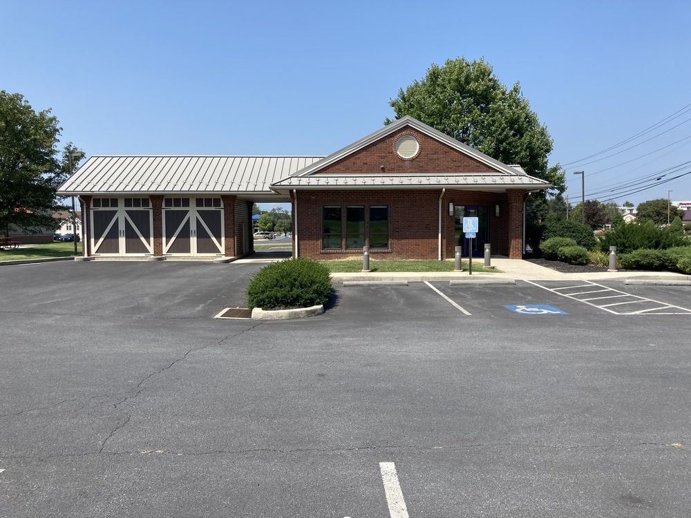 4902 Louise Dr, Mechanicsburg, PA 17055